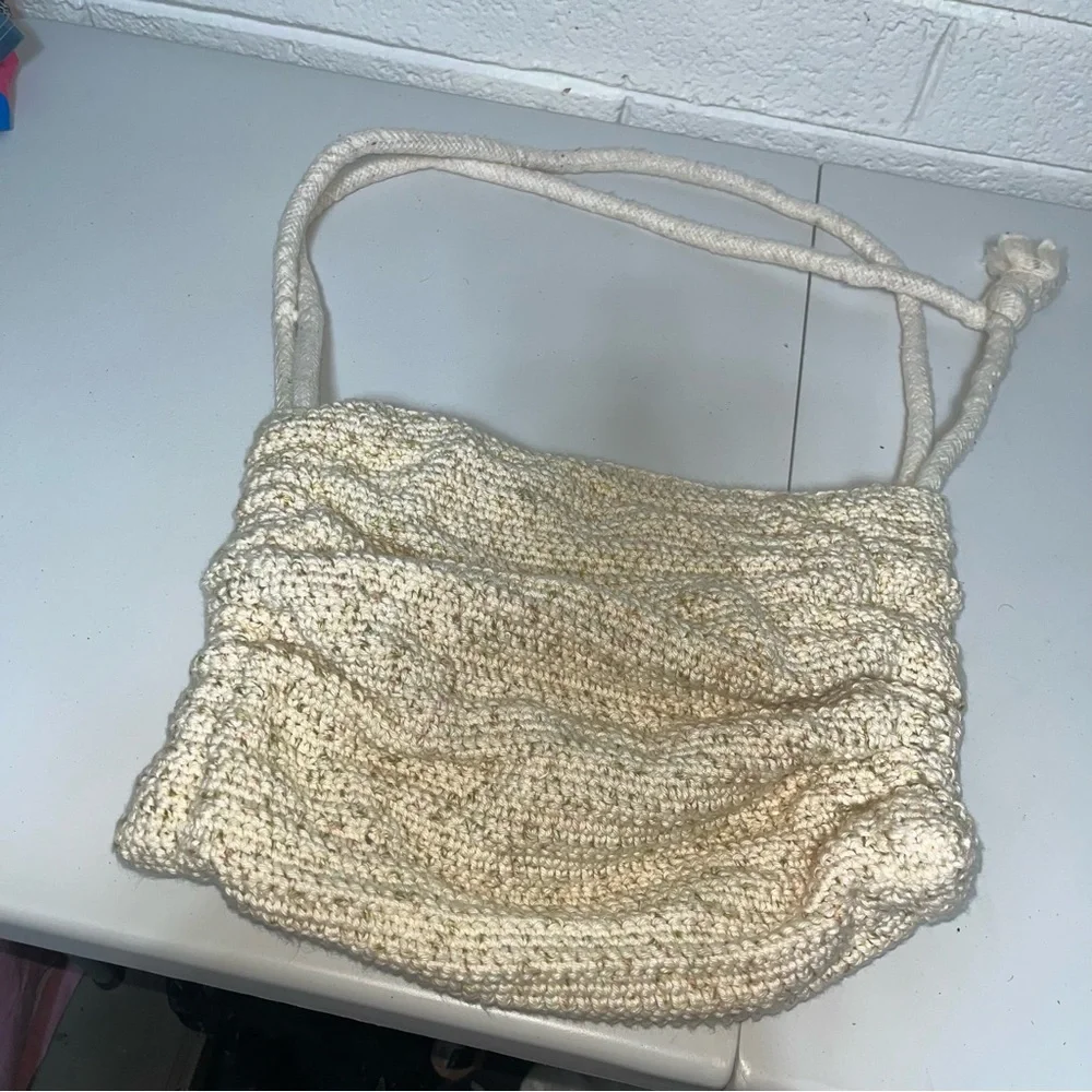 Woven crocheted scrunch side shoulder bag tote clutch purse knit ivory off white